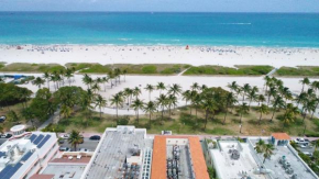 4 RM on Beach SoBeSuites by AmericanVacationLiving